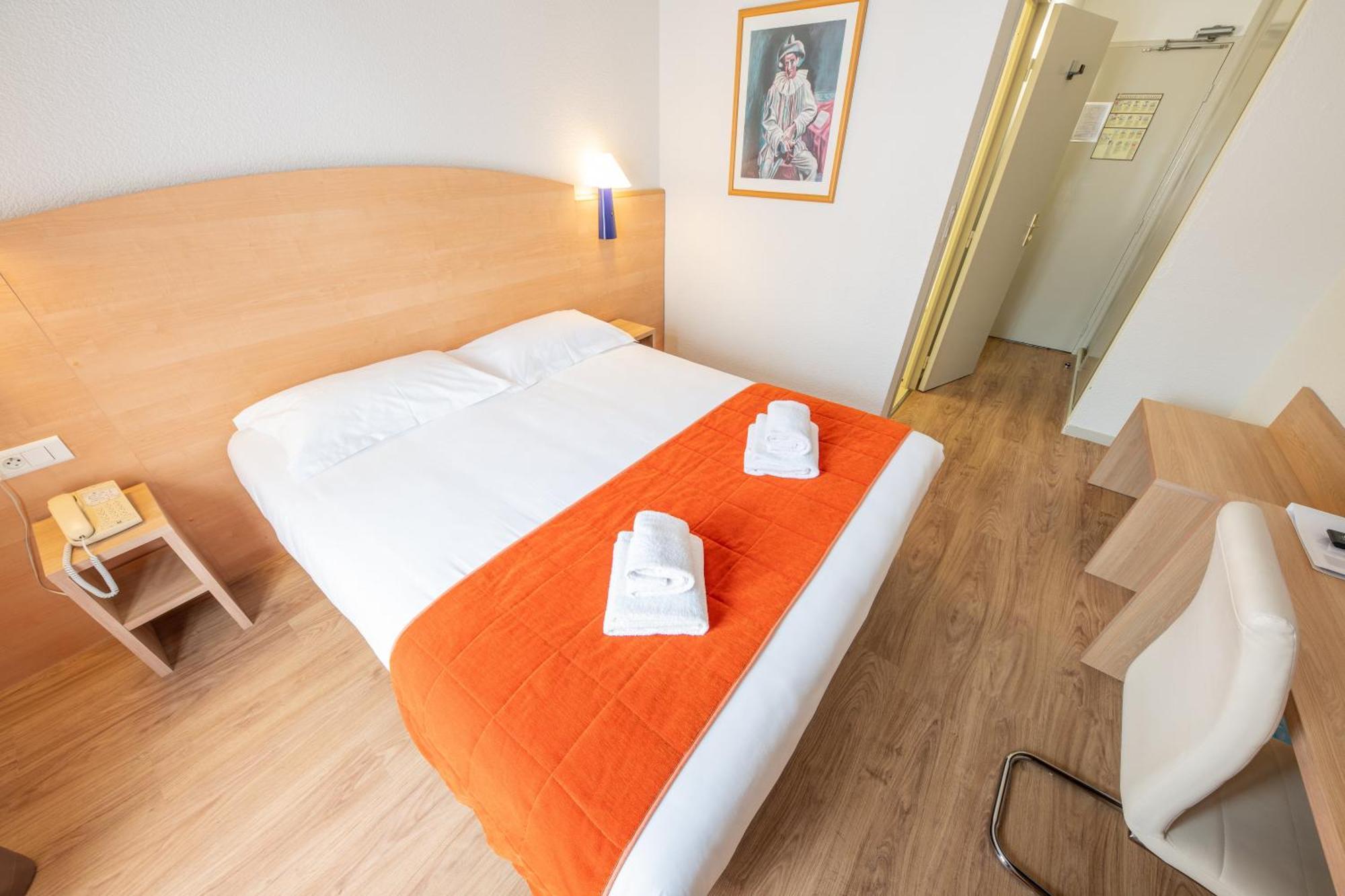 Hotel Saint Laurent Nogent-sur-Seine Oda fotoğraf