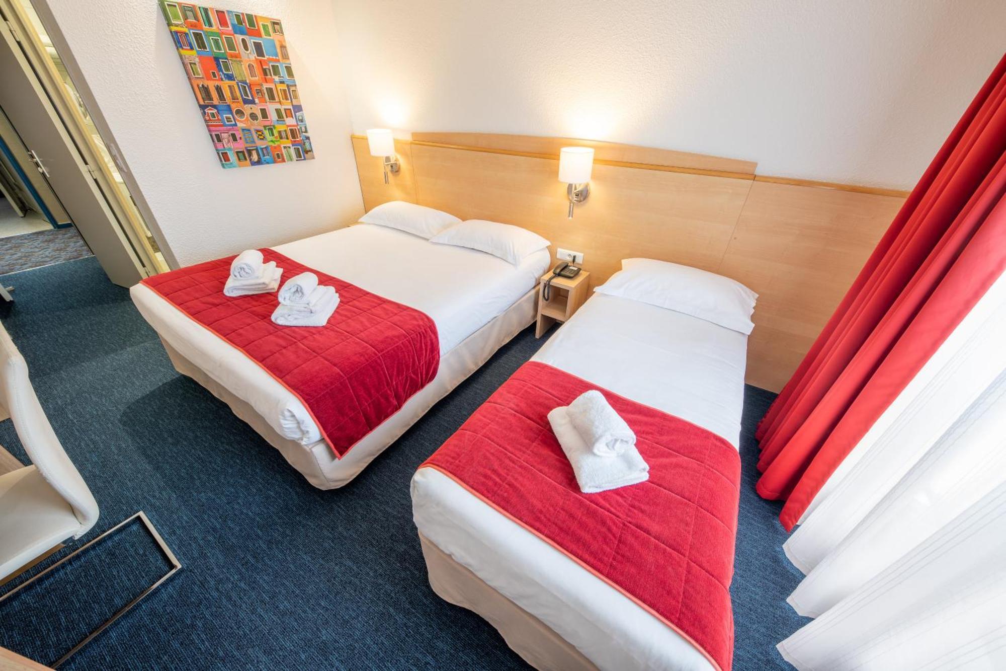 Hotel Saint Laurent Nogent-sur-Seine Oda fotoğraf
